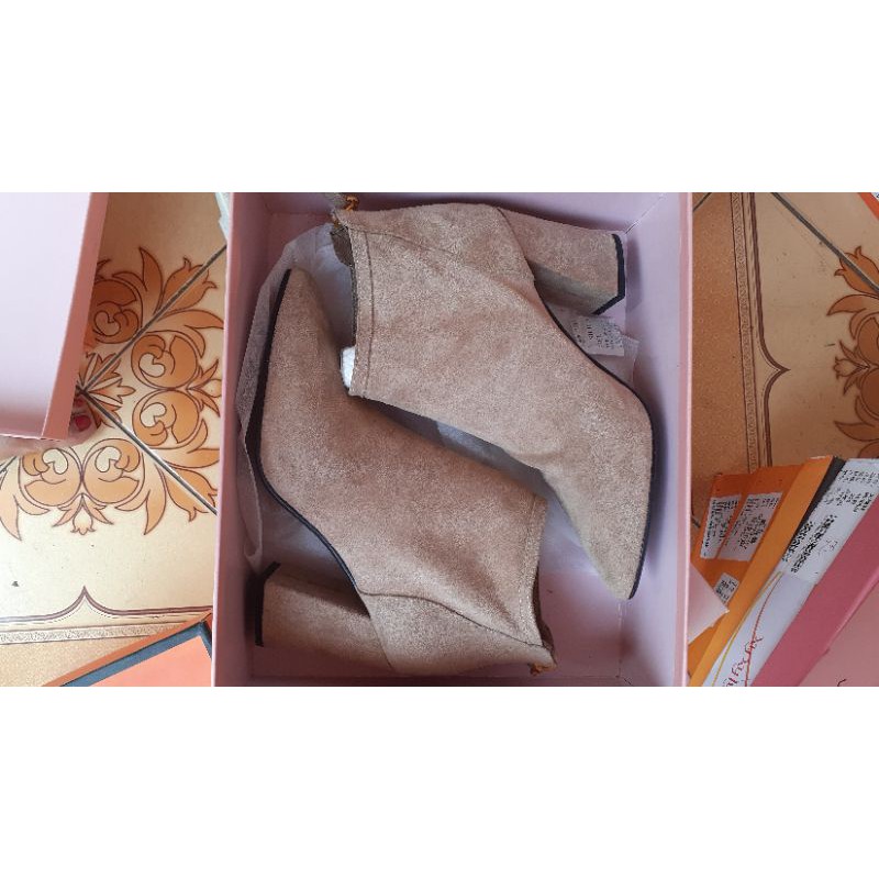 Bốt cổ lỡ. | BigBuy360 - bigbuy360.vn