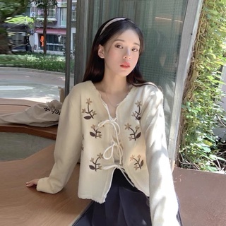 Set áo cardigan thêu hoa và áo 2 dây ngắn - order