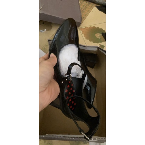 Giày dép thanh lý có sẵn