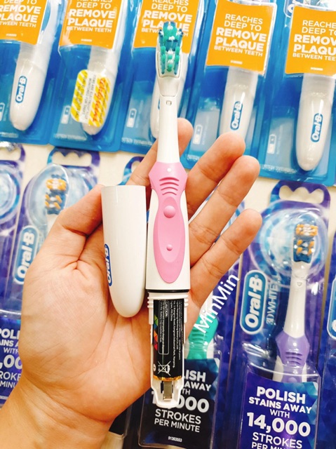 Bàn chải đánh răng bằng pin Oral-B 3D White Action của Đức (có thể thay thế đầu)