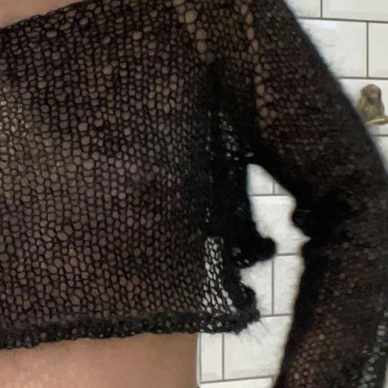 Áo Croptop Dệt Kim Màu Đen Tay Dài Dáng Ôm Khoét Lỗ Thời Trang Đường Phố Cho Nữ