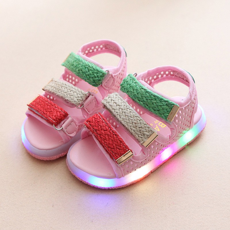 Giày sandal có đèn LED hiện đại cho bé gái