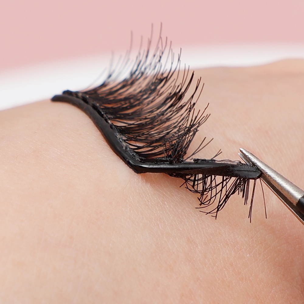 Hộp 50 Keo Dán Lông Mi Giả Không Gây Dị Ứng Có Thể Tái Sử Dụng