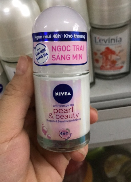 Lăn khử mùi Nivea Pearl &amp; Beauty Ngọc trai chai 25ml