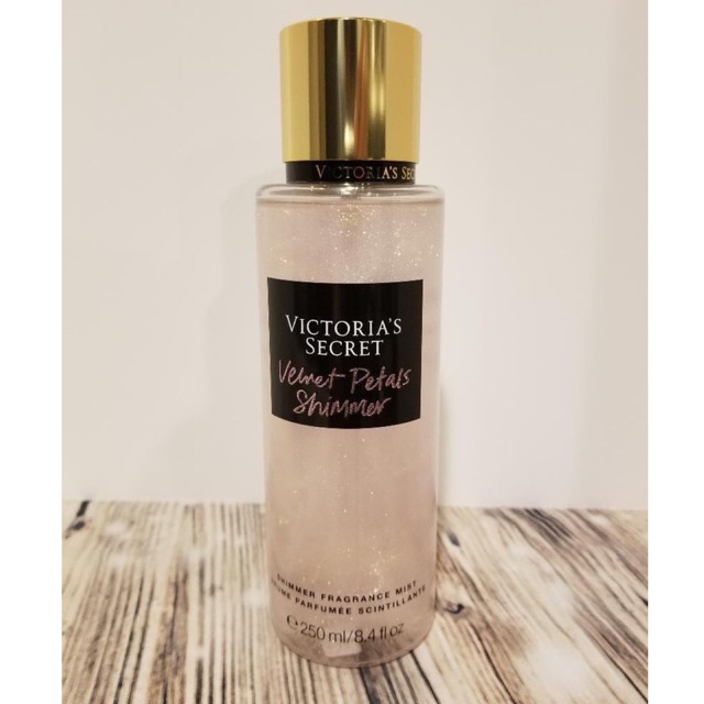 Xịt thơm mist tông nước hoa nhũ kim tuyến Victoria's Secret - Velvet Petals Shimmer - Shimmer Fragrance Mist 250mL