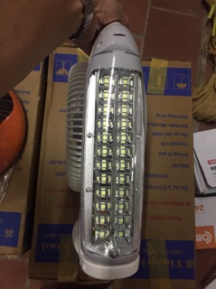 Qụat sạc tích hợp đèn led Comet CRF0508