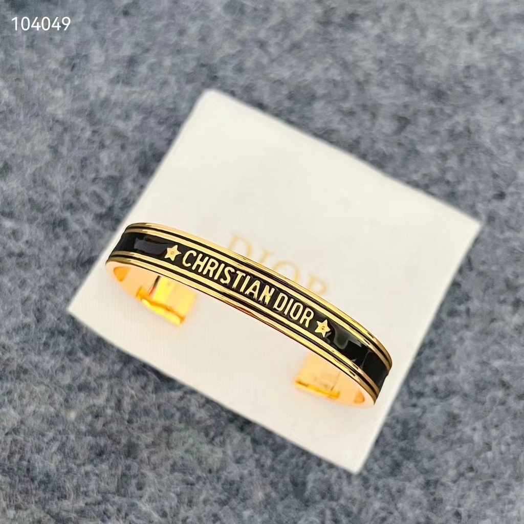Vòng Tay Dior In Chữ Và Ngôi Sao Dễ Thương