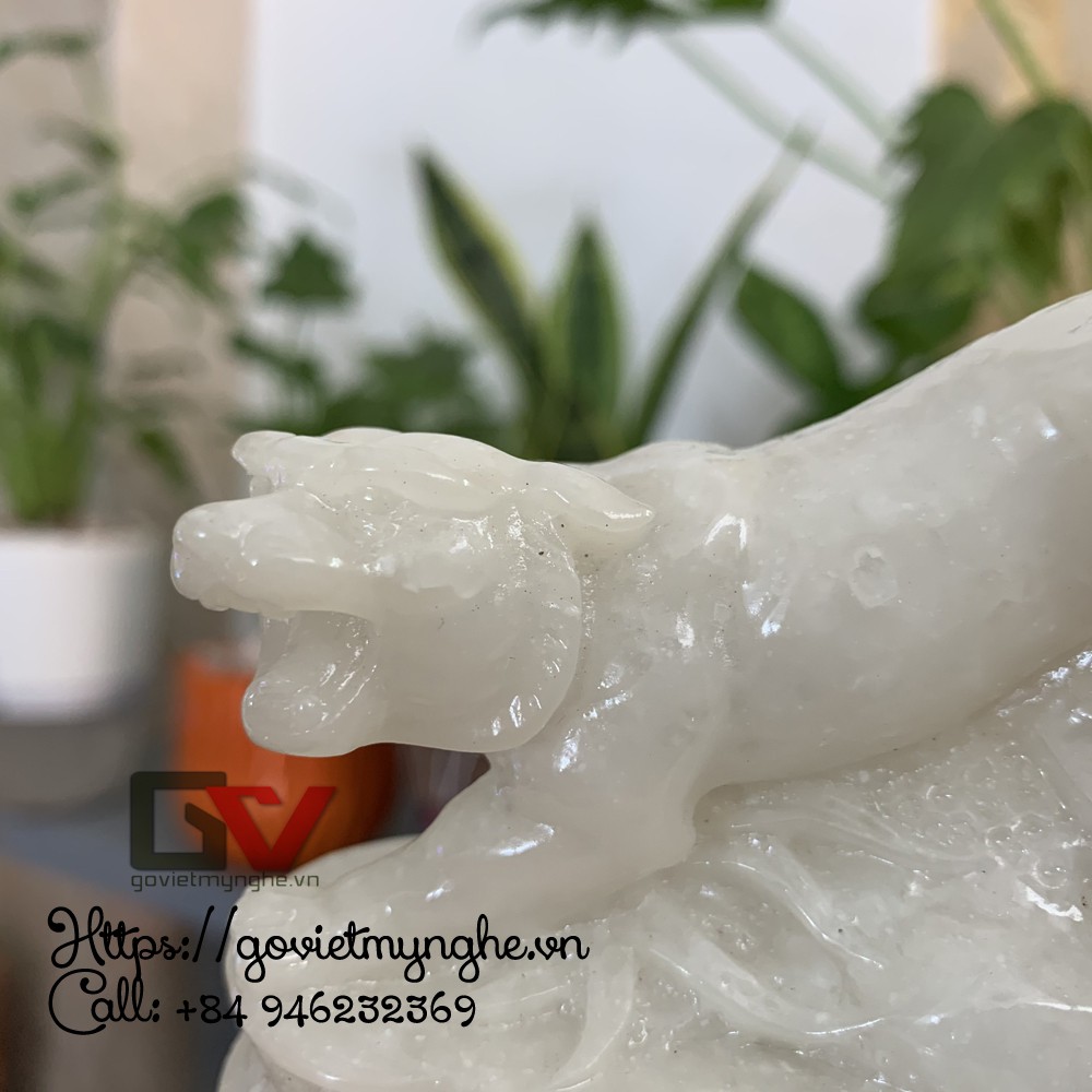 Tượng đá con hổ trang trí phong thủy bàn làm việc | màu trắng đá Đá Non Nước - Dài 11cm