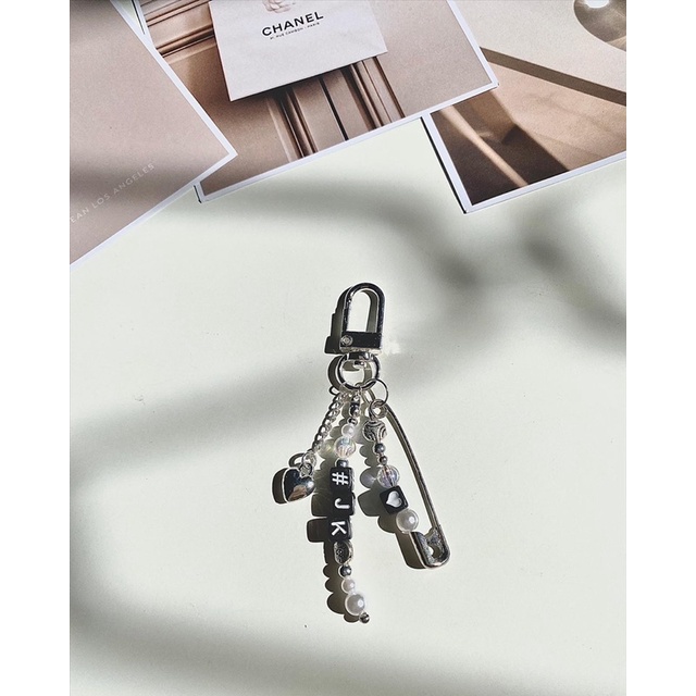 Dây đeo - móc khoá hạt có chữ