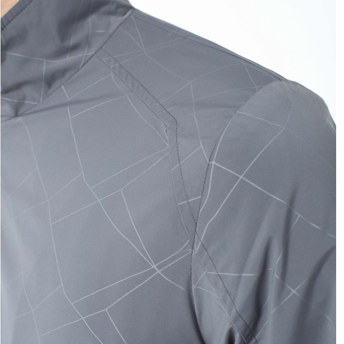 Áo khoác gió 2 lớp nam ARISTINO dáng suông nhẹ lịch lãm, họa tiết bắt sáng ấn tượng, tinh tế - AJK002W1
