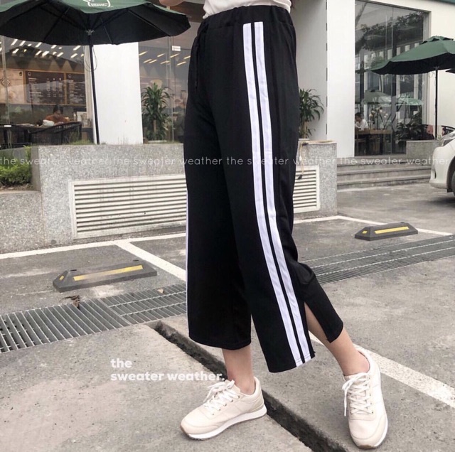 Quần sọc suông xẻ gấu