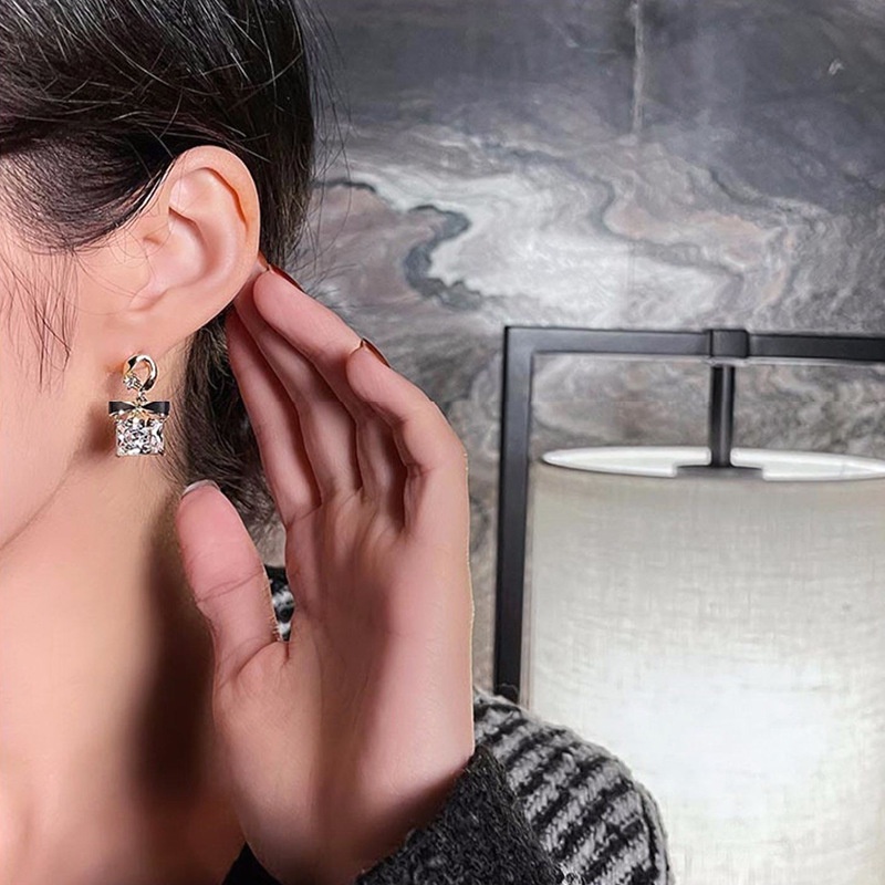 Khuyên Tai Nơ Đính Đá Zircon Hình Vuông 2022