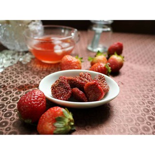 Dâu tây sấy Dalat Farm hộp 155g