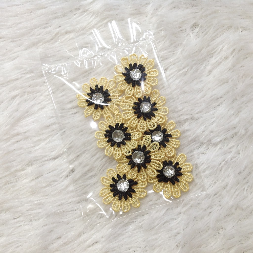 Set 8 bông thêu hoa mai thạch thảo vàng đính hạt cườm trai kết kim sa áo dài váy đầm