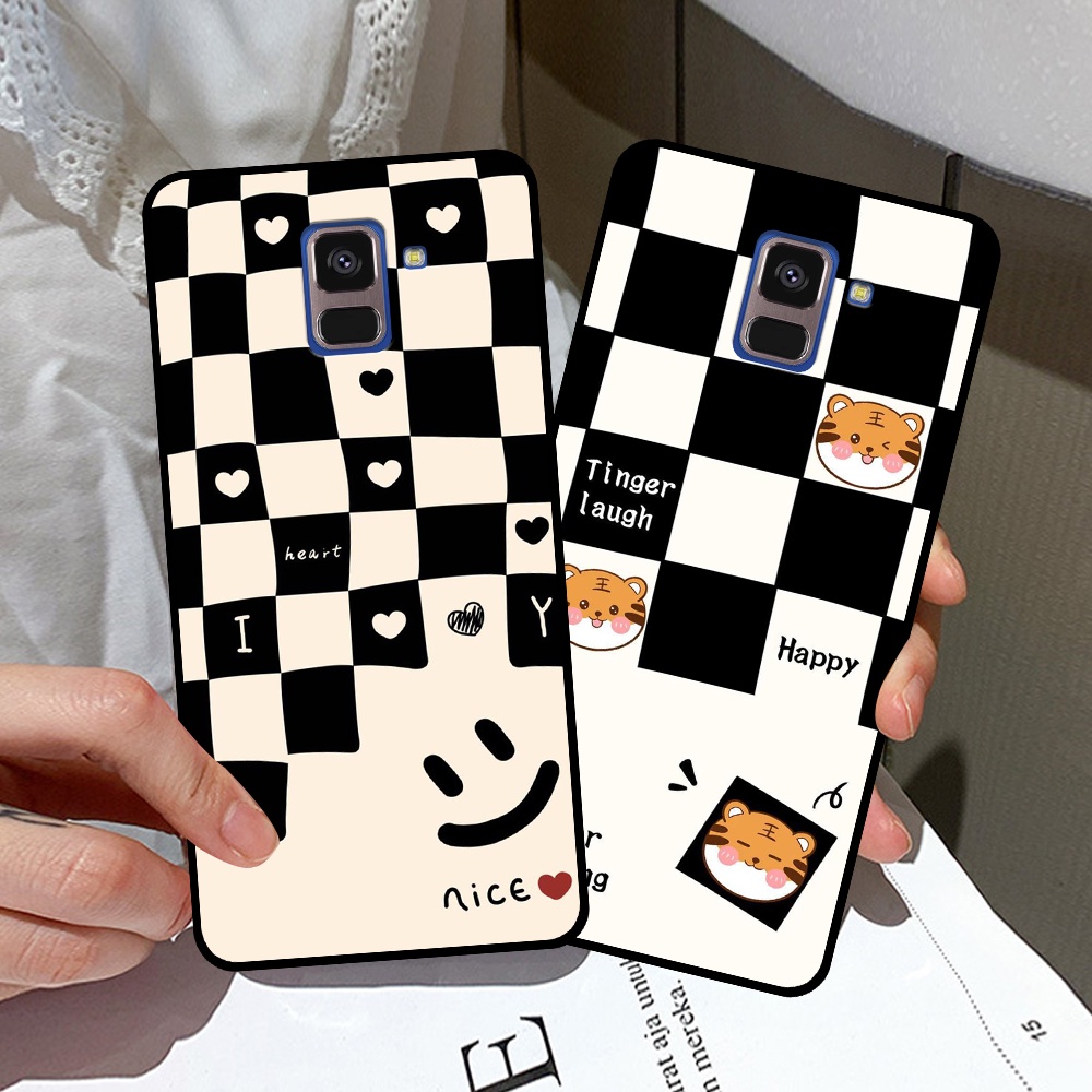 Ốp lưng Samsung A5 2018 / A8 2018 / A8 Plus / A8+ in hình sọc caro, họa tiết đen trắng dễ thương