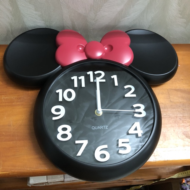 Đồng hồ treo tường hình Mickey màu đen nổi bật đường kính 19cm