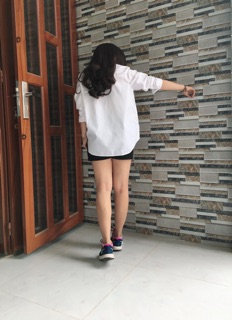 Áo oversize trắng 2 cổ (mới)