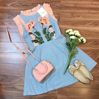Đầm jean thêu hoa Sale 390k