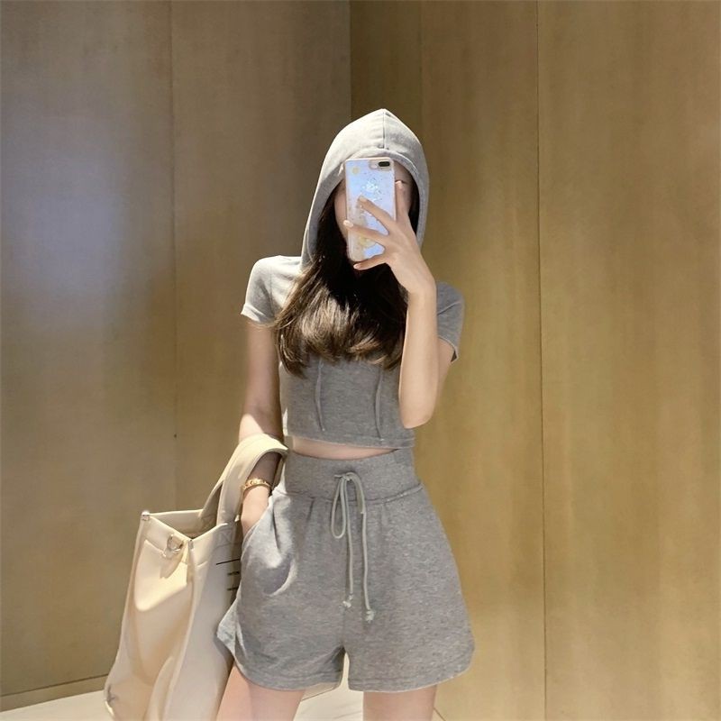 [Order] Set đồ bộ nữ gồm áo thun hoodie dáng ngắn + quần short Quảng Châu có size