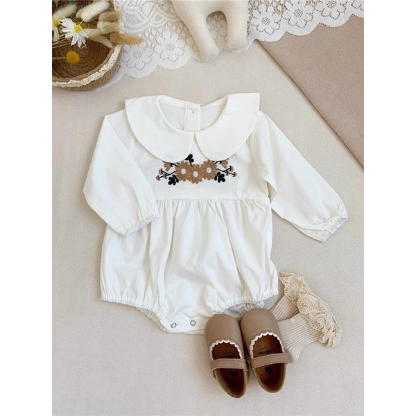 Váy jumpsuit tay dài cho trẻ sơ sinh cổ bèo thêu hoa