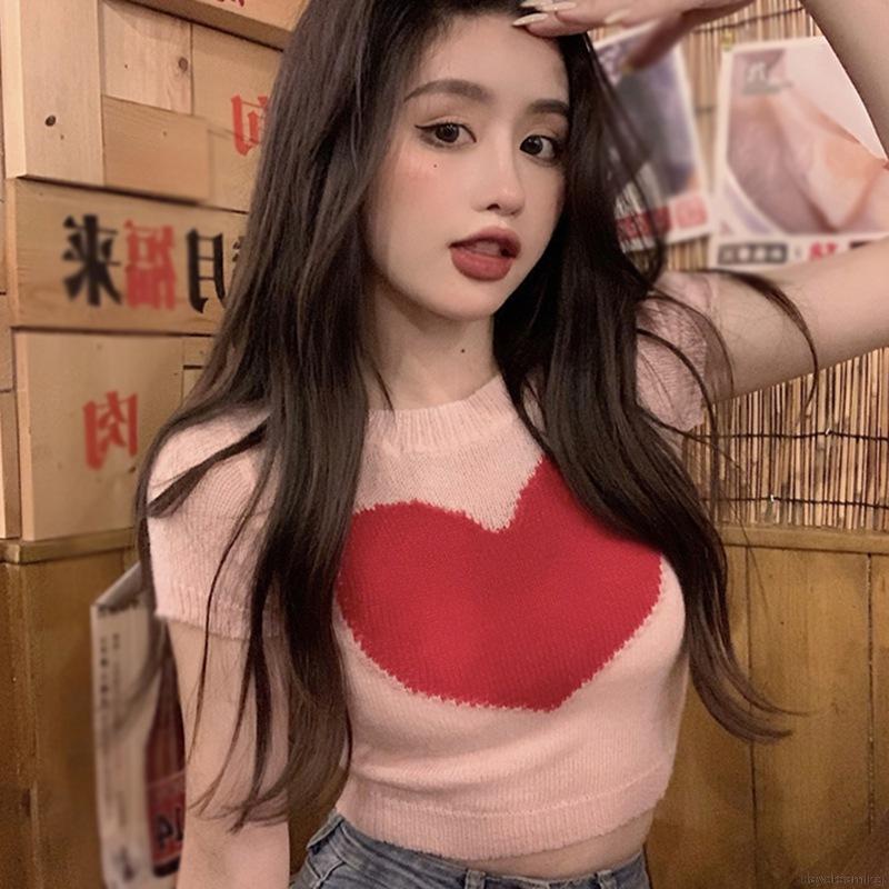 Áo croptop dệt kim tay ngắn hoạ tiết trái tim xinh xắn