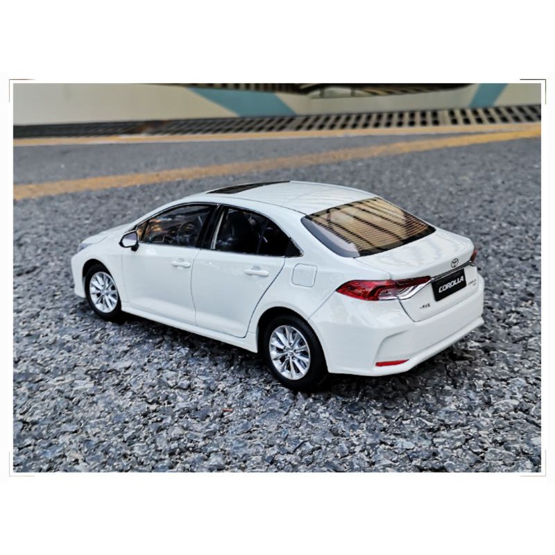Xe mô hình tĩnh Toyota Corolla Altis 2019 tỉ lệ 1:18