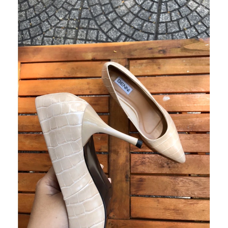 Giầy bít nữ thời trang