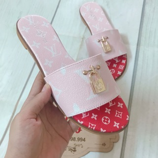 Dép lê l v ổ khoá