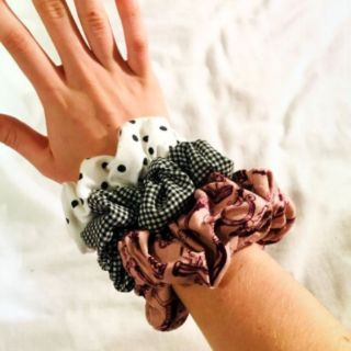 Cột tóc vải satin srunchies