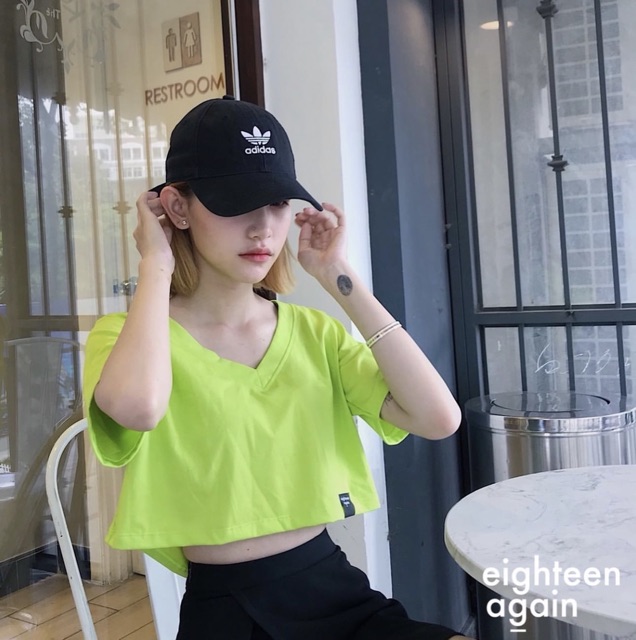 ÁO VEE CROP | BigBuy360 - bigbuy360.vn