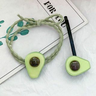 Bộ cột và kẹp tóc quả bơ
