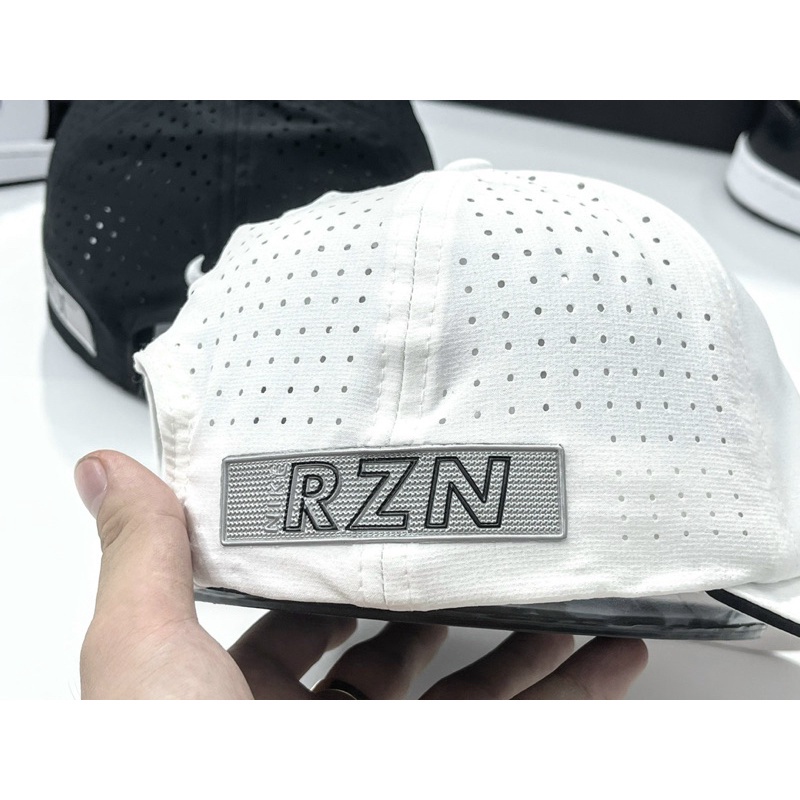 NÓN LƯỠI TRAI LOGO N I K E VA POR CHẤT DÙ SIÊU NHẸ LỖ LAZER 2 MÀU ĐEN TRẮNG
