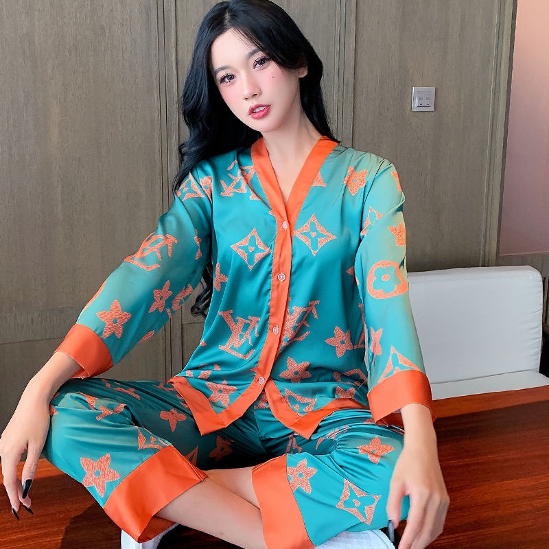 Bộ Đồ Ngủ Tay Dài Vải Lụa Mát Mềm Mại Cổ Chữ V Thời Trang Xuân Thu Cho Nữ