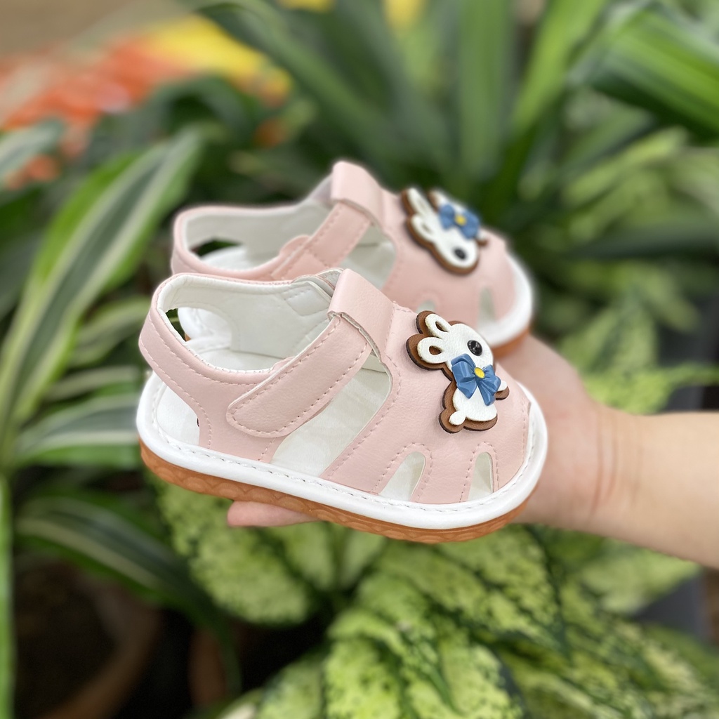 Sandal tập đi cho bé gái họa tiết thỏ đế mềm chống trơn trượt có còi tít tít