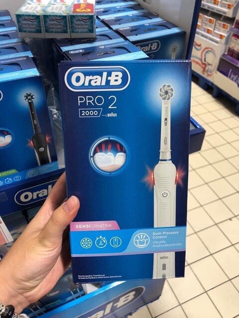 Bàn chải điện Oral-B Pro 2 2000S