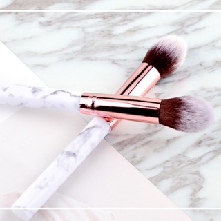Cọ phấn phủ Highlight Powder Brush trắng