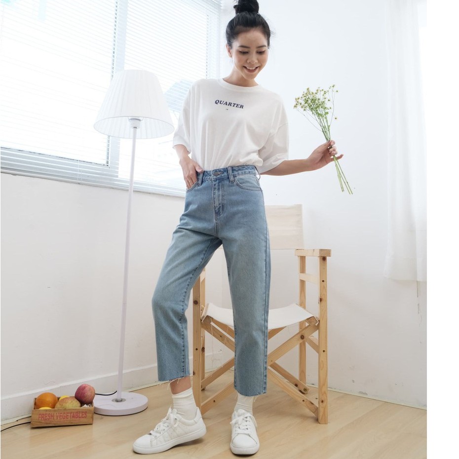 Quần Jeans Nữ Lưng Cao Màu Xanh Wash Đùi - Cắt Gấu Quần LDM-CL102