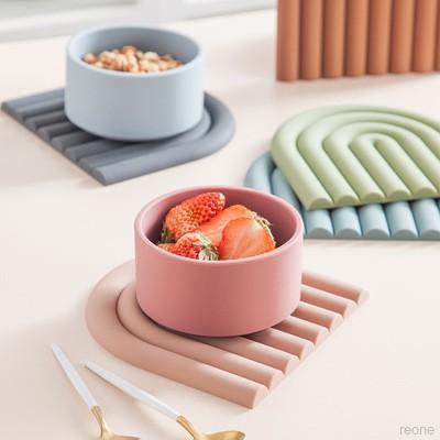 Tấm lót nồi bằng silicone dày cách nhiệt chống bỏng hình cầu vồng xinh xắn