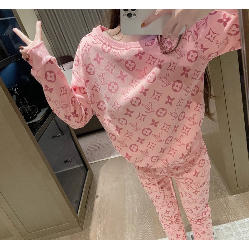 Bộ nỉ thể thao cho nữ hoạ tiết chữ nhỏ thương hiệu thời trang cao cấp Louis Vuitton LV