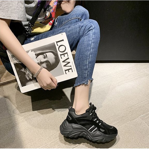 GIÀY THỂ THAO NỮ TRẮNG ĐEN. ĐỘN ĐẾ 5 PHÂN CHIỀU CAO. XINH XẮN SANG CHẢNH. | BigBuy360 - bigbuy360.vn