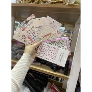 sticker các kiểu các loại hang trăm mẫu , bướm , noen, thương hiệu , bò sữa, beo ,chữ đều có đầy đủ để thiết kế mẫu nail