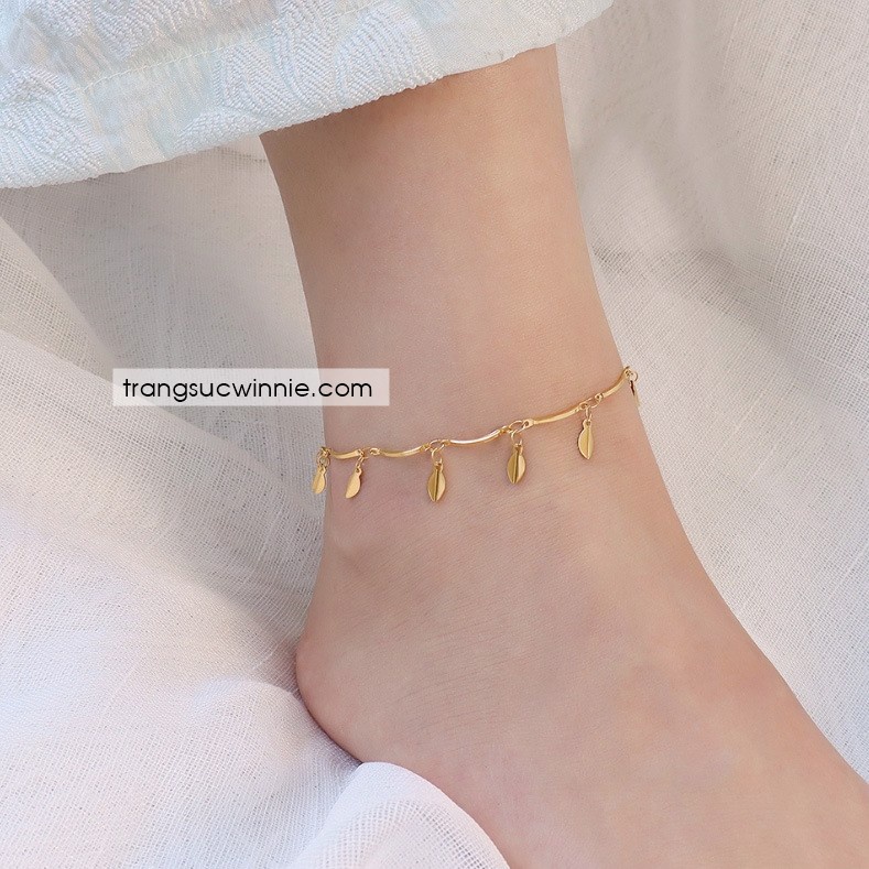 Lắc chân nữ titan Lá