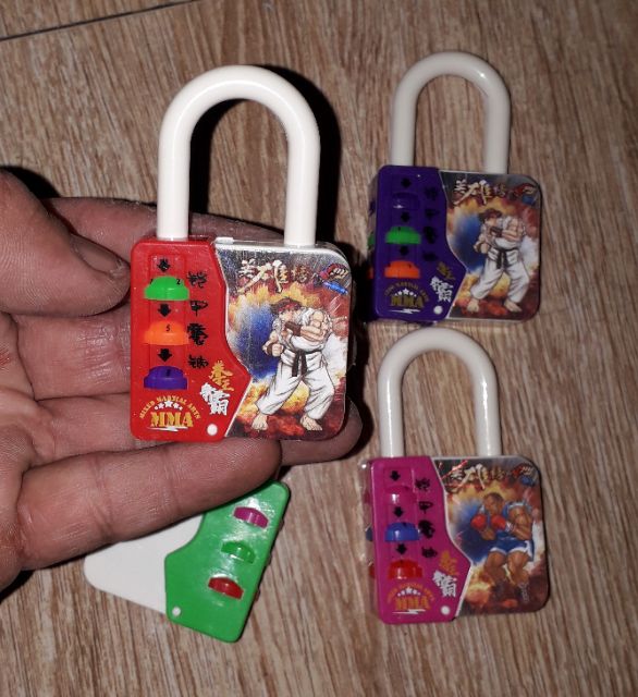 Một chiếc ổ khóa số mini bằng nhựa rất đẹp