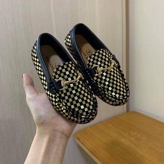 Giày mọi cho khách Diễm Kiều