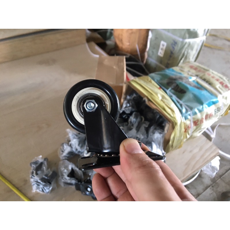 Bánh xe pvc 5f cứng cáp chịu tải tốt, chuyên dùng ráp thùng loa, loa kéo, ráp tủ