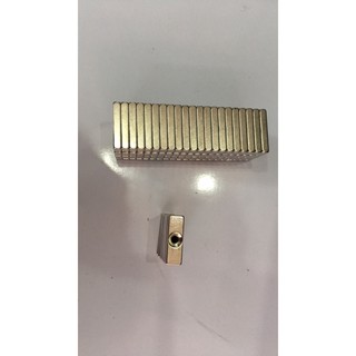 Nam châm viên đất hiếm 30x10x5 lỗ 4mm