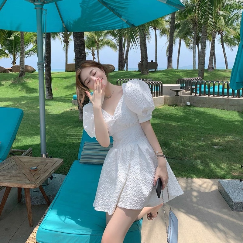 ĐẦM GẤM XỐP CỔ V RÃ NGỰC NÚT BỌC