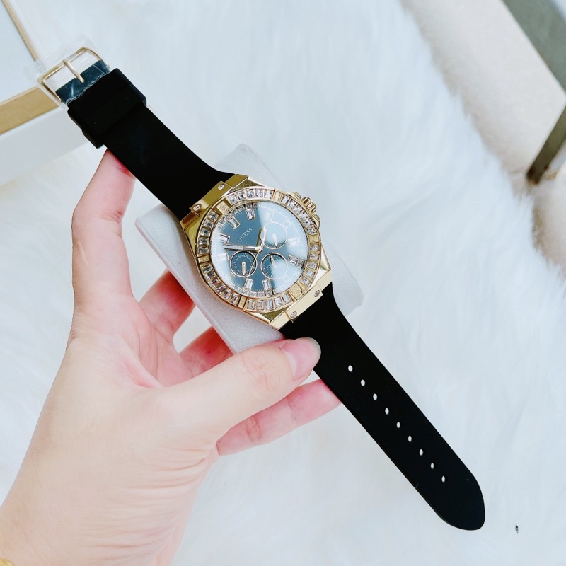 Đồng Hồ Nữ Guess Gold Tone Case Black Silicone GW0118L1