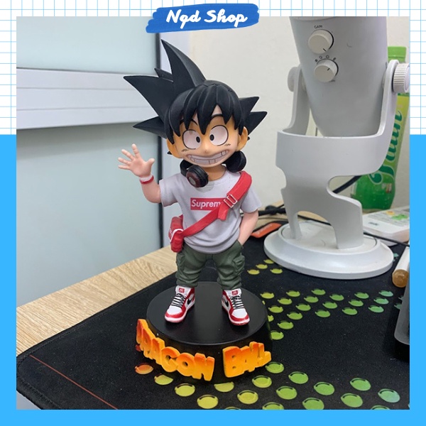 Mô hình Songoku ăn mặc phong cách sành điệu cá tính, mô hình goku mặc quần áo Superme hot trend Tik Tok
