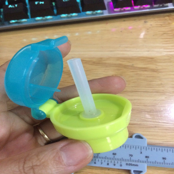 NẮP GẬP CÓ ỐNG HÚT THAY THẾ GẮN CHAI NƯỚC - TN361